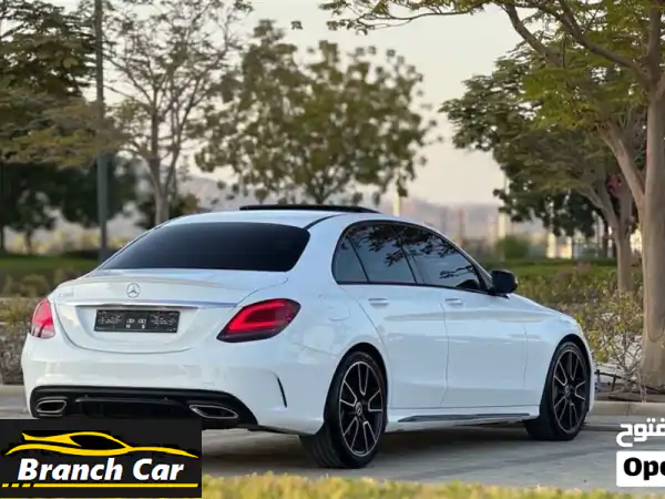 مرسيدس C300 2020 للبيع في مسقط | فخامة الأداء والرقي | أبيض/أحمر | 73 ألف كم فقط