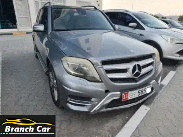 سيارة مرسيدس glk 350 موديل 2015 لون فضي. إنها سيارة...