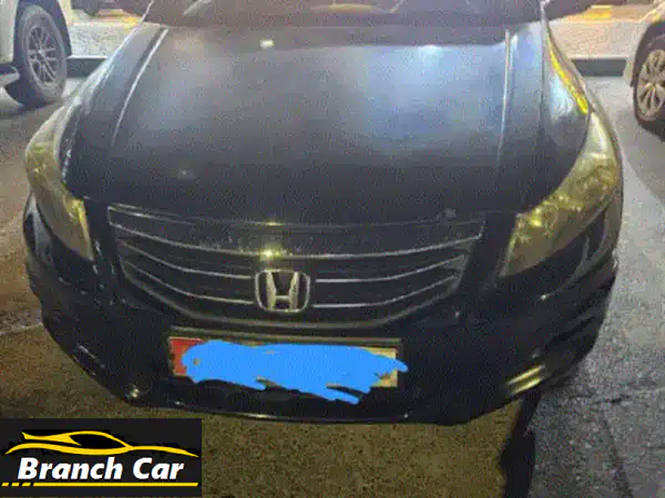 هوندا أكورد خليجي 2012 للبيع بسعر 12000. السيارة ماشية...