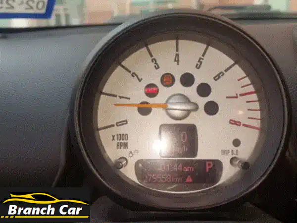 سيارة بحالة جيدة، استعمالها رائع، وعملها سيرفس كامل. عليك بس تستلمها.