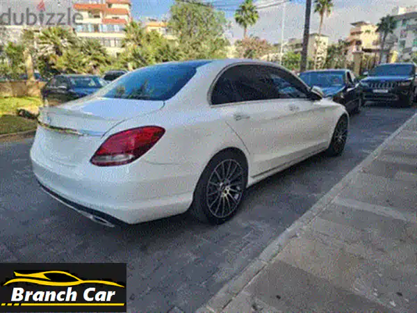 مرسيدس C-Class 2015 بيضاء - سقف بانورامي، دخول بدون مفتاح، إطارات جديدة! ✨