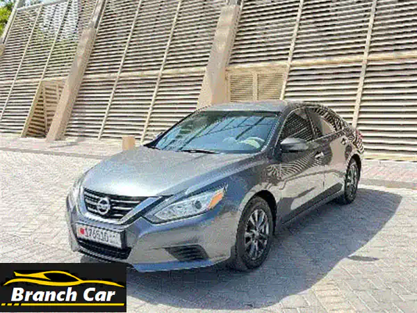 Nissan Altima 2018 first owner zero accidents low millage very clean
