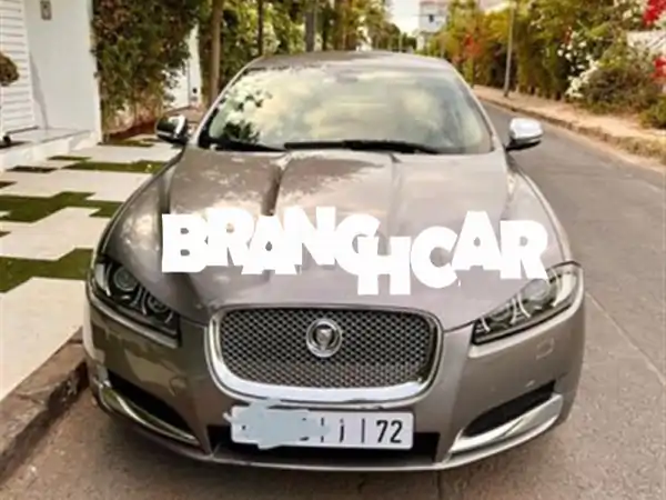 Jaguar xf 2012 très bon état 134 k km 9 cheveux