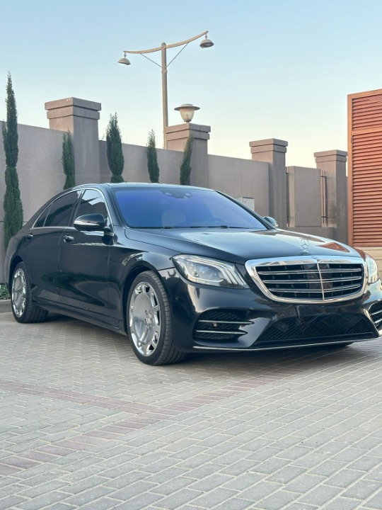حجز خدمة توصيل VIP بالمرسيدس S450 وبالسائق لكبار الشخصيات.