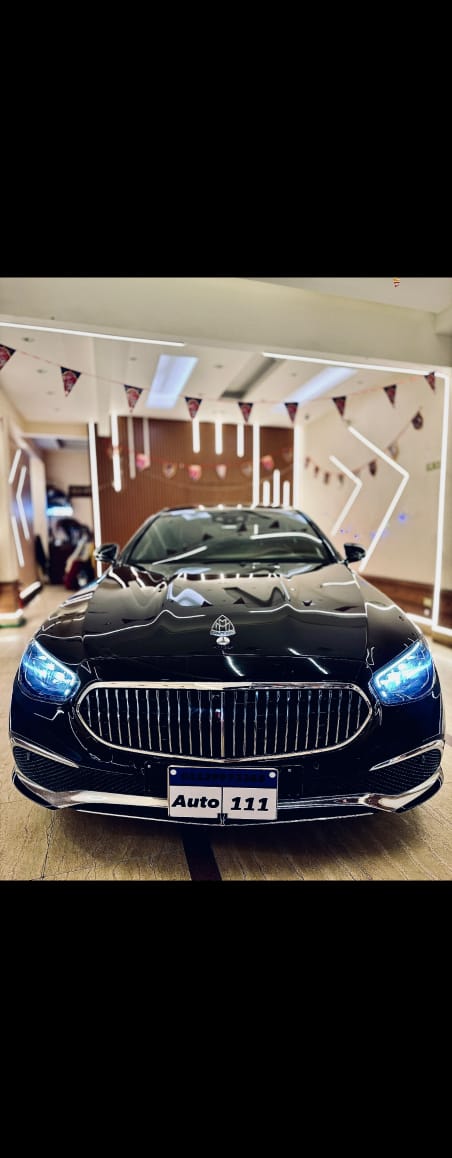 مرسيدس E-Class 2023 مع سائق للإيجار اليومي