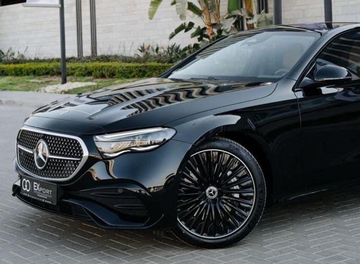 خدمة تأجير مرسيدس E200 بسائق: رفاهية بين يديك.