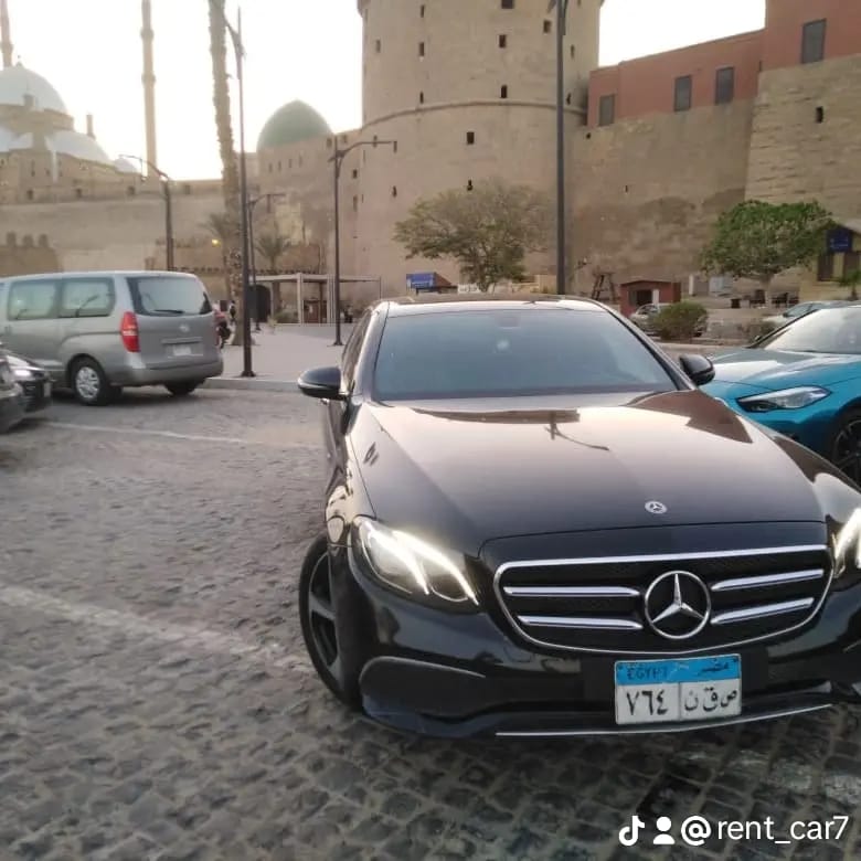 إيجار E200: أناقة لا تُضاهى في كل رحلة.