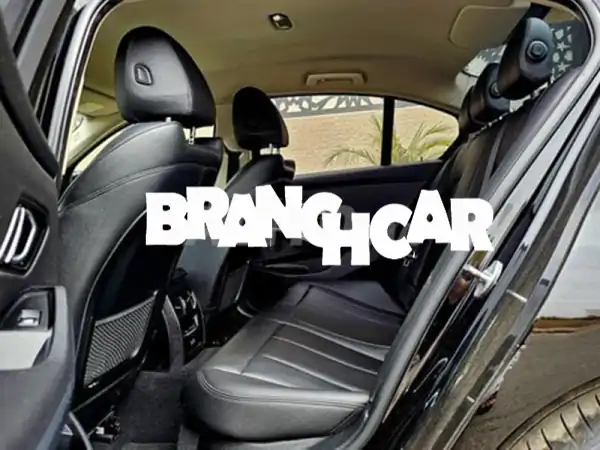 BMW الفئة الثالثة 2021 ديزل أوتوماتيك (318) | الفخامة الألمانية بانتظارك في الدار البيضاء - مالك أول وصيانة دورية!
