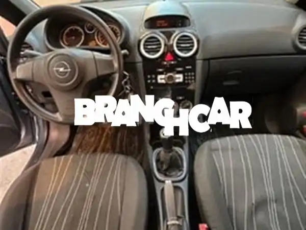 أوبل كورسا 2007 بنزين يدوي للبيع بالدار البيضاء: اقتصادية، موثوقة وسعرها قابل للتفاوض!