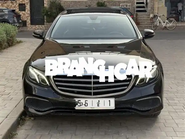 امتلك الفخامة الألمانية: مرسيدس E220 D 2019 - بحالة الوكالة وسقف بانورامي!