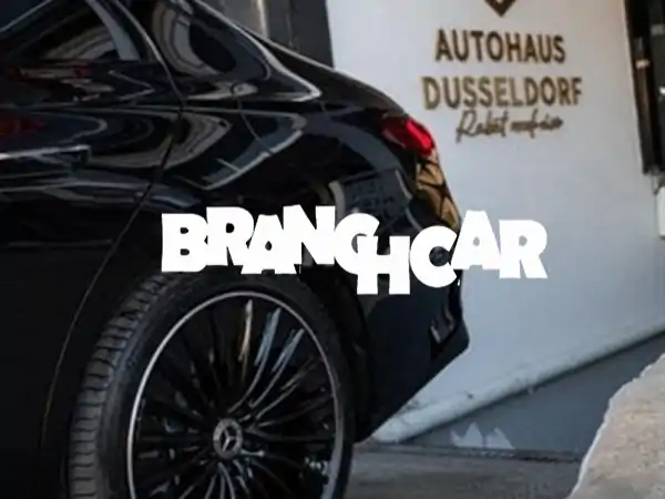 تجربة لا تُضاهى: مرسيدس-بنز E300 de AMG Premium Plus 2025 الهجينة الفاخرة بالرباط