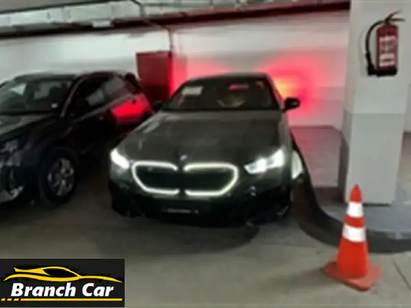 BMW 520 للبيع: فابريكا بالكامل، رخصة 2027، عداد 15,500 كم فقط...