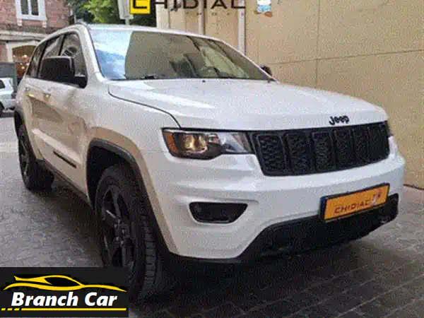 جيب جراند شيروكي 2017 فضي | كلين كارفاكس | مغامرة جاهزة (4x4، فتحة سقف)