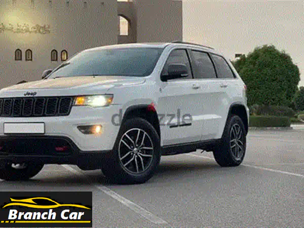 فرصة لا تعوض: جيب جراند شيروكي Laredo 2021 خليجي (5008 كم) - وكالة عمان بحالة المصنع!