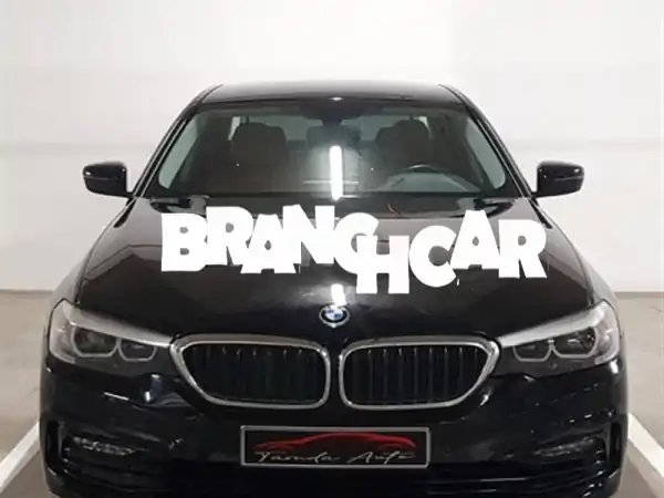 امتلك الفخامة والأداء: BMW 520d سبورت لاين 2018 بحالة...