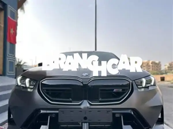 انطلق بالمستقبل: بي إم دبليو M5 G90 V8 هايبرد 2025 (جديدة 0...