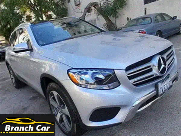 مرسيدس GLC 300 AMG Line 2017 أبيض/بني | دفع رباعي 4Matic | كارفكس نظيف | فخامة وأداء استثنائيين!