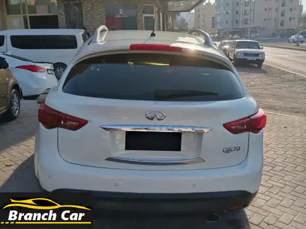 إنفينيتي QX70 2015 للبيع في عجمان: دفع رباعي فاخر،...