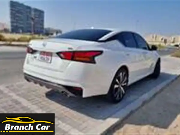 حصريًا بأبوظبي: نيسان ألتيما SR 2021 بيضاء | 77 ألف كم | نظافة وكأنها جديدة!