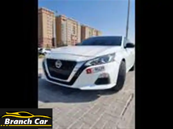 حصريًا بأبوظبي: نيسان ألتيما SR 2021 بيضاء | 77 ألف كم...
