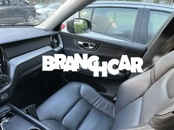 فولفو XC60 2023 للبيع: بحالة الوكالة، 55 ألف كم، لون بني فريد، بسعر 405,000!