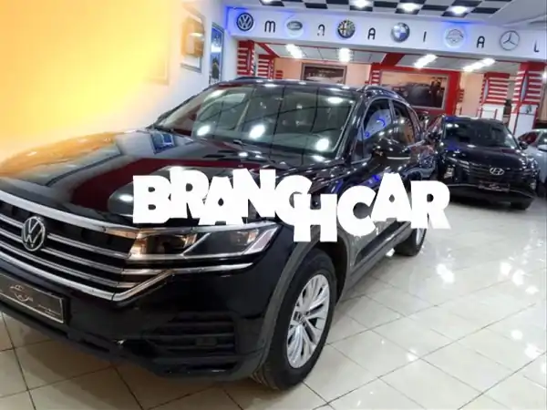 فولكس فاجن توارغ 2023 للبيع: فخامة SUV شبه جديدة...