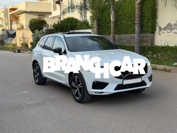 امتلك الفخامة الرياضية: فولفو XC60 R-design Black Edition 2021 |...