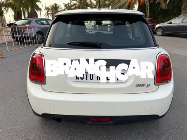 امتلك الأسطورة: ميني كوبر 2015 بحالة الوكالة من أوتو راشد | 5 أبواب، جير عادي