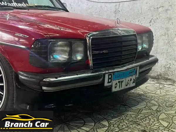 مرسيدس بنز 1977 حمراء معدلة بالكامل: تحفة فنية...