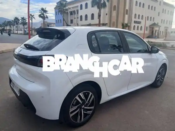 بيجو 208 ديزل 2023 بوجدة: الأناقة، الاقتصاد، 5000 كم فقط - جاهزة للانطلاق!