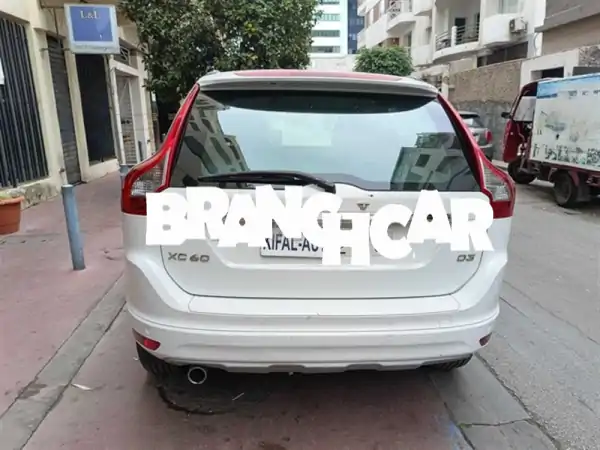 امتلك الأناقة والقوة: فولفو XC60 2016 ديزل أوتوماتيك للبيع بالدار البيضاء | مالك أول وفحص شامل!