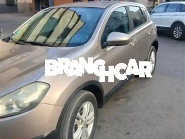 فرصة لا تُعوّض: نيسان 2012 | 5 أبواب، مكيفة، 8 أحصنة | السعر: 100,000!