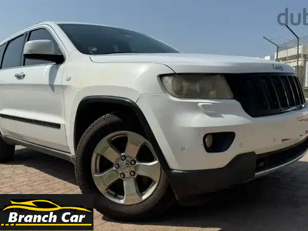 جيب جراند شيروكي 2013 بيضاء (3.7L): أيقونة القوة والفخامة...