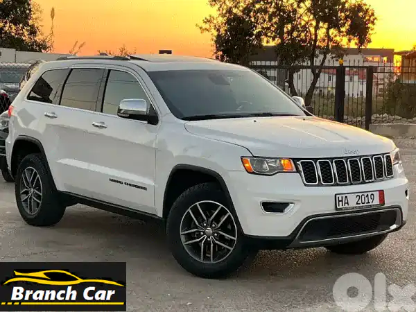 جيب جراند شيروكي ليمتد 2017 بيضاء V6 4x4 - صيانة كاملة،...