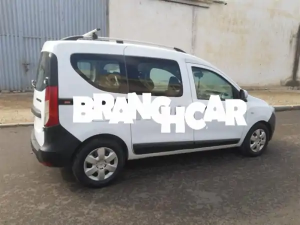 فرصة ذهبية: داتشيا دوكير 6 أبواب مكيفة 2014 - بسعر 93,000 في سوق الأربعاء!