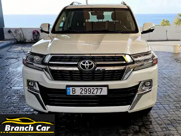 تويوتا لاند كروزر 2021 بيضاء 6 سلندر: بحالة ممتازة!...