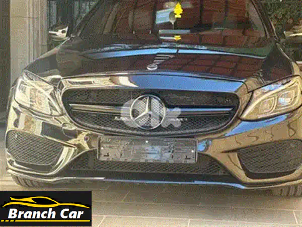 فرصة استثنائية: مرسيدس C-Class 2017 C300 فل كامل - أبيض، عداد قليل، شاشة عملاقة!