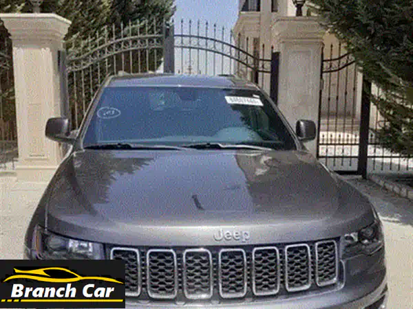 جيب جراند شيروكي التيتيود 2017 فضي نظيفة جداً للبيع - فخامة وأداء ينتظرك!