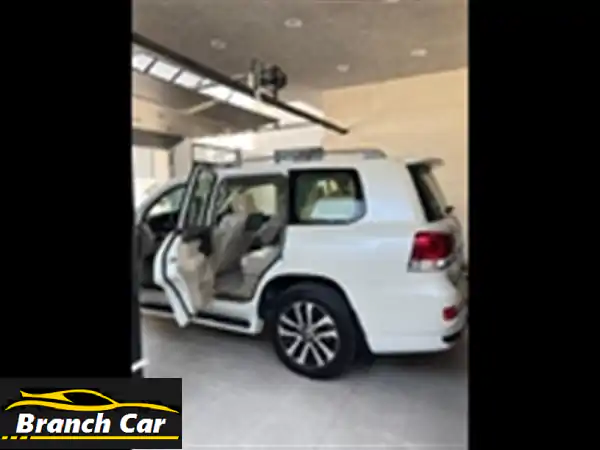 تويوتا لاند كروزر 2019 دبي: فل كامل بحالة الوكالة -...