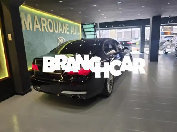 امتلك الفخامة والقوة: BMW الفئة السابعة M Pack 740d ديزل...