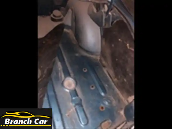 بيجو 504 موديل 1975: أسطورة كلاسيكية برخصة سارية، باور ستيرنج وكاسيت أصلي!