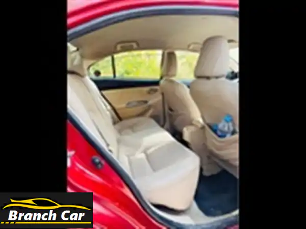 تويوتا ياريس 2017 للبيع بدبي: عملية، اقتصادية وموثوقة – قيادة مثالية تنتظرك!