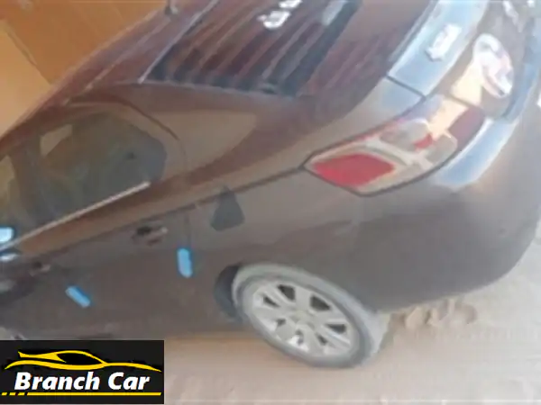 بيجو 301 موديل 2014 للبيع: رفيقك الموثوق بأسعار اقتصادية (نوافذ كهرباء، تكييف، ABS)