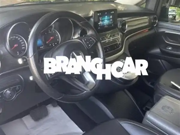 فرصة استثنائية: مرسيدس الفئة V 2021 ديزل أوتوماتيك 7 مقاعد | كالجديدة | MBUX | يد أولى | صيانة أوتو نجمة