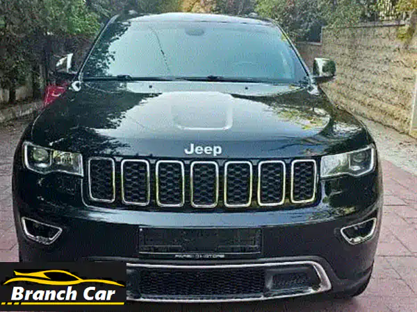 انطلق بفخامة: جيب جراند شيروكي ليمتد 2017 أسود - 72 ألف...