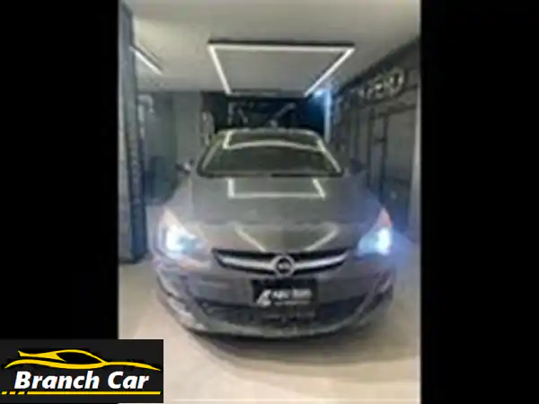 أوبل أسترا 2014 للبيع بمصر الجديدة: سيارة عائلية كاملة المواصفات بحالة ممتازة!