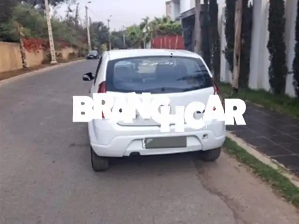 سيارة جيدة نظيفة وممتازة