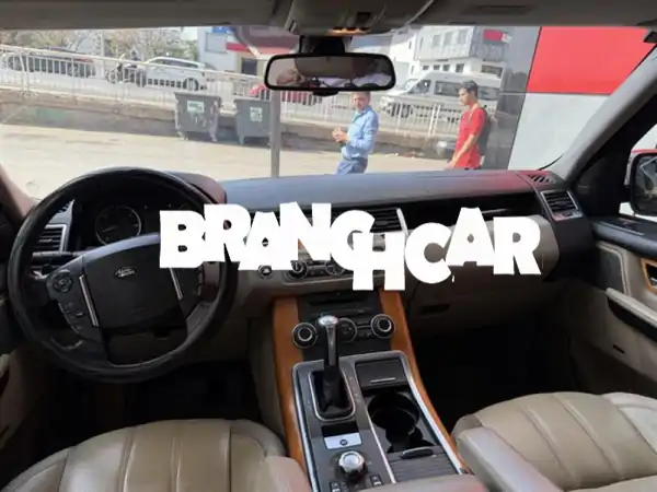 امتلك الأناقة والقوة: رانج روفر سبورت 2011 | وارد، فل كامل، بحالة ممتازة!