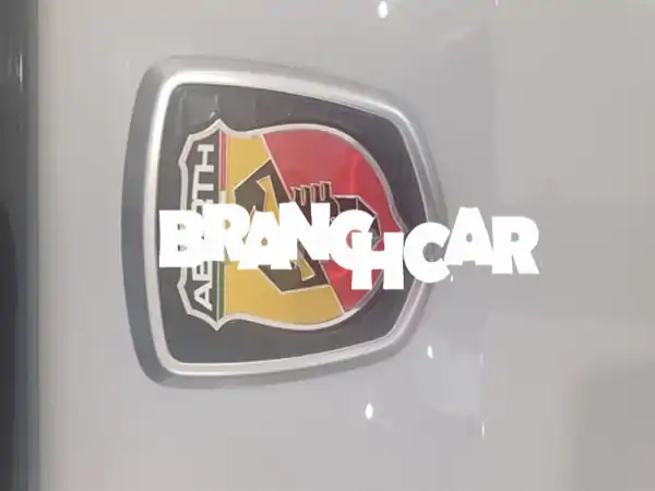 Abarth 595 2024: متعة أوتوماتيكية بسعر 269 ألف درهم! (Stellantis)