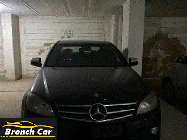 استمتع بالفخامة الألمانية! مرسيدس C-Class 2010 سوداء بحالة استثنائية (تقرير Car-Fax نظيف)